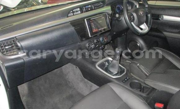 Acheter Occasion Voiture Toyota Hilux Blanc à Windhoek, Namibie Acheter Occasion Voiture Toyota Hilux Blanc à Windhoek, Namibie