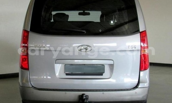 Buy Used Hyundai H1 Silver Car in Windhoek in Namibia Buy Used Hyundai H1 Silver Car in Windhoek in Namibia