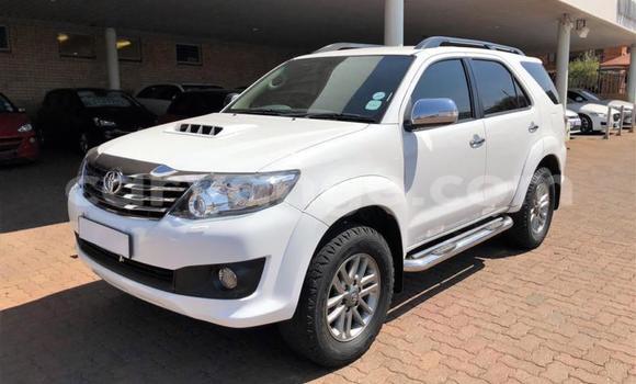 Acheter Occasion Voiture Toyota Fortuner Blanc à Windhoek, Namibie Acheter Occasion Voiture Toyota Fortuner Blanc à Windhoek, Namibie