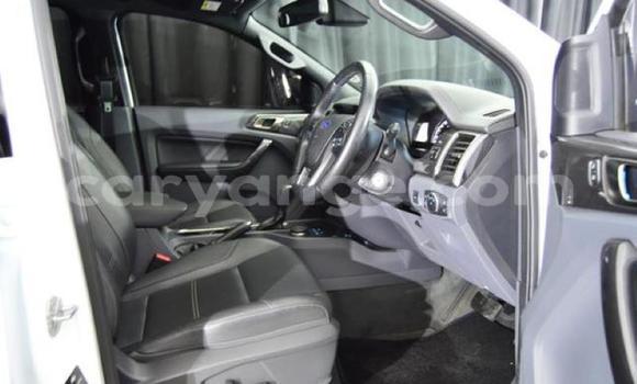 Buy Used Ford Everest White Car in Windhoek in Namibia Buy Used Ford Everest White Car in Windhoek in Namibia