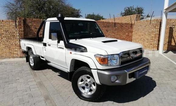 Acheter Occasion Voiture Toyota Land Cruiser Blanc à Windhoek, Namibie Acheter Occasion Voiture Toyota Land Cruiser Blanc à Windhoek, Namibie