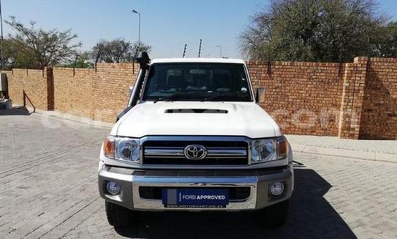 Acheter Occasion Voiture Toyota Land Cruiser Blanc à Windhoek, Namibie Acheter Occasion Voiture Toyota Land Cruiser Blanc à Windhoek, Namibie