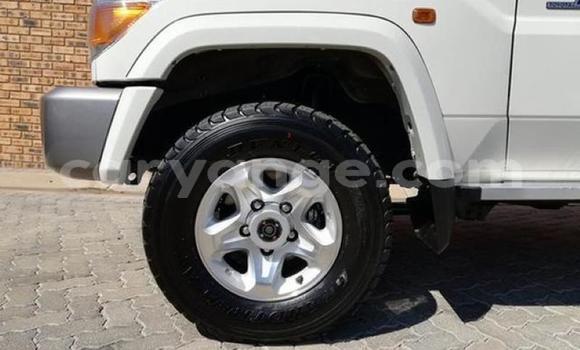 Acheter Occasion Voiture Toyota Land Cruiser Blanc à Windhoek, Namibie Acheter Occasion Voiture Toyota Land Cruiser Blanc à Windhoek, Namibie