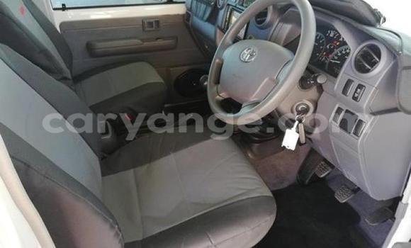 Acheter Occasion Voiture Toyota Land Cruiser Blanc à Windhoek, Namibie Acheter Occasion Voiture Toyota Land Cruiser Blanc à Windhoek, Namibie