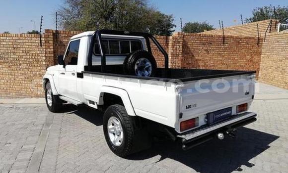 Acheter Occasion Voiture Toyota Land Cruiser Blanc à Windhoek, Namibie Acheter Occasion Voiture Toyota Land Cruiser Blanc à Windhoek, Namibie