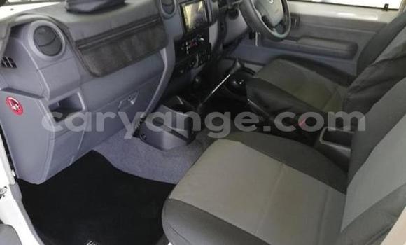 Acheter Occasion Voiture Toyota Land Cruiser Blanc à Windhoek, Namibie Acheter Occasion Voiture Toyota Land Cruiser Blanc à Windhoek, Namibie