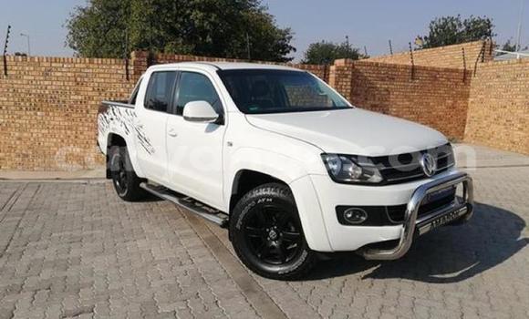 Buy Used Volkswagen Amarok White Car in Karasburg in Karas Buy Used Volkswagen Amarok White Car in Karasburg in Karas