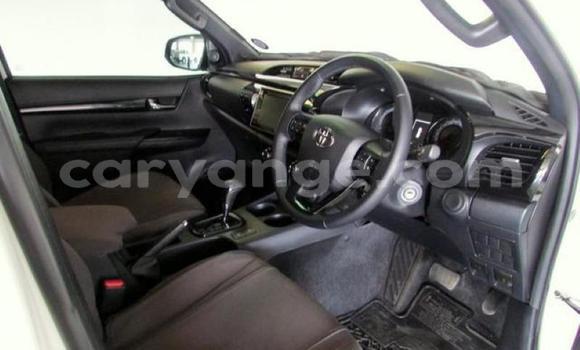 Acheter Occasion Voiture Toyota Hilux Blanc à Windhoek, Namibie Acheter Occasion Voiture Toyota Hilux Blanc à Windhoek, Namibie