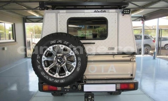 Acheter Occasion Voiture Toyota Land Cruiser Beige à Windhoek, Namibie Acheter Occasion Voiture Toyota Land Cruiser Beige à Windhoek, Namibie