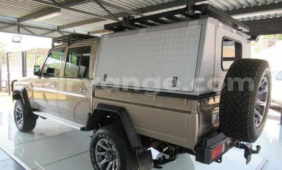 Acheter Occasion Voiture Toyota Land Cruiser Beige à Windhoek, Namibie Acheter Occasion Voiture Toyota Land Cruiser Beige à Windhoek, Namibie