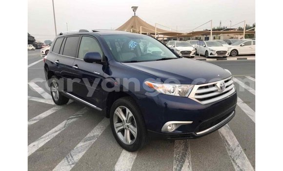 Acheter Import Voiture Toyota Highlander Bleu à Import - Dubai, Namibie Acheter Import Voiture Toyota Highlander Bleu à Import - Dubai, Namibie