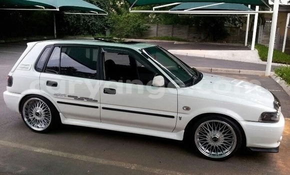 Buy Used Toyota Vitz White Car in Windhoek in Namibia Buy Used Toyota Vitz White Car in Windhoek in Namibia