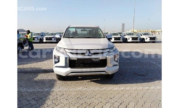 Acheter Import Voiture Mitsubishi L200 Blanc à Import - Dubai, Namibie Acheter Import Voiture Mitsubishi L200 Blanc à Import - Dubai, Namibie