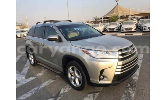 Acheter Import Voiture Toyota Highlander Beige à Import - Dubai, Namibie Acheter Import Voiture Toyota Highlander Beige à Import - Dubai, Namibie