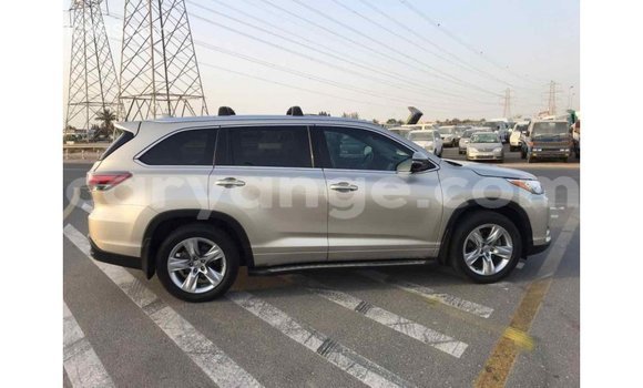 Acheter Import Voiture Toyota Highlander Beige à Import - Dubai, Namibie Acheter Import Voiture Toyota Highlander Beige à Import - Dubai, Namibie