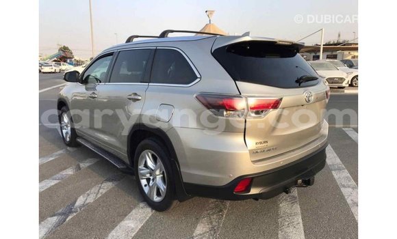 Acheter Import Voiture Toyota Highlander Beige à Import - Dubai, Namibie Acheter Import Voiture Toyota Highlander Beige à Import - Dubai, Namibie
