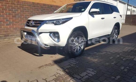 Acheter Occasion Voiture Toyota Fortuner Blanc à Karasburg, Karas Acheter Occasion Voiture Toyota Fortuner Blanc à Karasburg, Karas