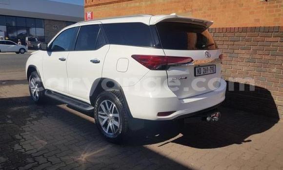 Acheter Occasion Voiture Toyota Fortuner Blanc à Karasburg, Karas Acheter Occasion Voiture Toyota Fortuner Blanc à Karasburg, Karas