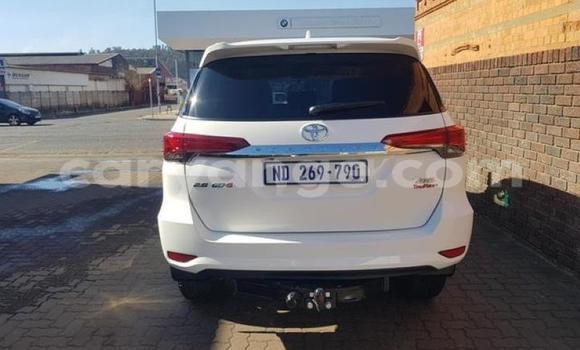 Acheter Occasion Voiture Toyota Fortuner Blanc à Karasburg, Karas Acheter Occasion Voiture Toyota Fortuner Blanc à Karasburg, Karas