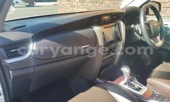 Acheter Occasion Voiture Toyota Fortuner Blanc à Karasburg, Karas Acheter Occasion Voiture Toyota Fortuner Blanc à Karasburg, Karas