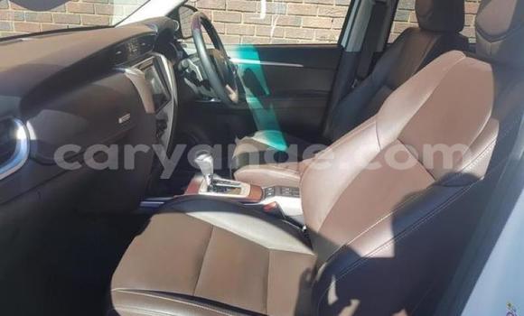 Acheter Occasion Voiture Toyota Fortuner Blanc à Karasburg, Karas Acheter Occasion Voiture Toyota Fortuner Blanc à Karasburg, Karas