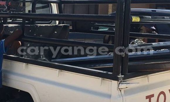 Acheter Occasion Voiture Toyota Land Cruiser Blanc à Windhoek, Namibie Acheter Occasion Voiture Toyota Land Cruiser Blanc à Windhoek, Namibie