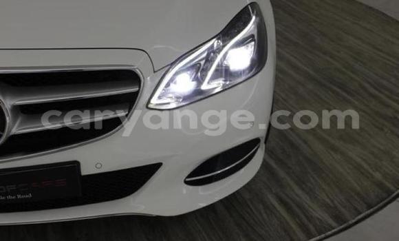 Acheter Occasion Voiture Mercedes-Benz E–Class Blanc à Karasburg, Karas Acheter Occasion Voiture Mercedes-Benz E–Class Blanc à Karasburg, Karas