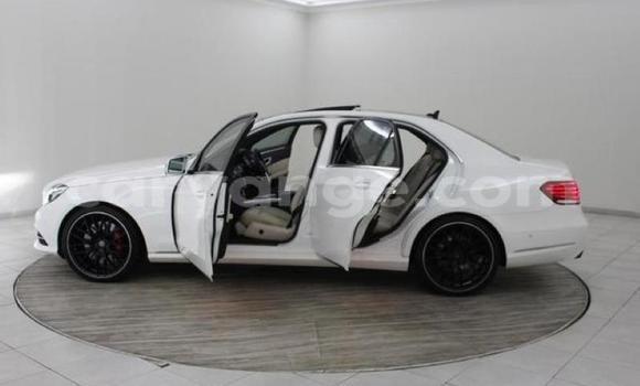 Acheter Occasion Voiture Mercedes-Benz E–Class Blanc à Karasburg, Karas Acheter Occasion Voiture Mercedes-Benz E–Class Blanc à Karasburg, Karas