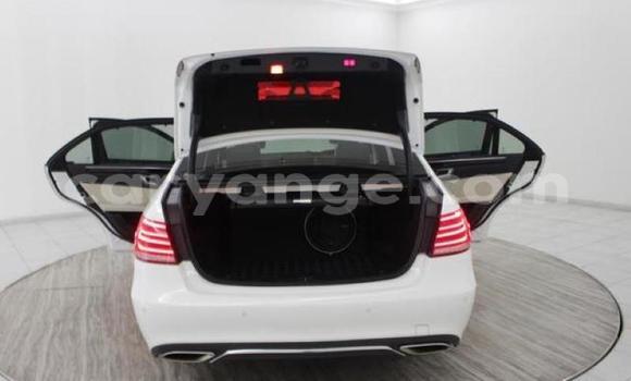 Acheter Occasion Voiture Mercedes-Benz E–Class Blanc à Karasburg, Karas Acheter Occasion Voiture Mercedes-Benz E–Class Blanc à Karasburg, Karas