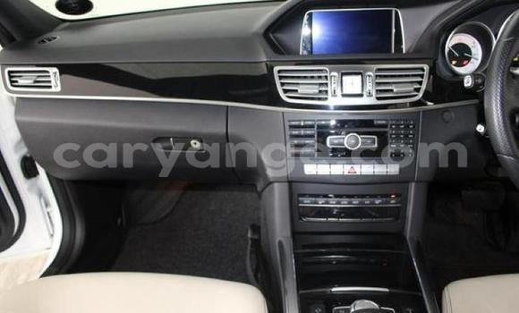 Acheter Occasion Voiture Mercedes-Benz E–Class Blanc à Karasburg, Karas Acheter Occasion Voiture Mercedes-Benz E–Class Blanc à Karasburg, Karas