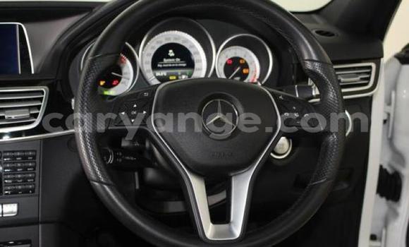 Acheter Occasion Voiture Mercedes-Benz E–Class Blanc à Karasburg, Karas Acheter Occasion Voiture Mercedes-Benz E–Class Blanc à Karasburg, Karas