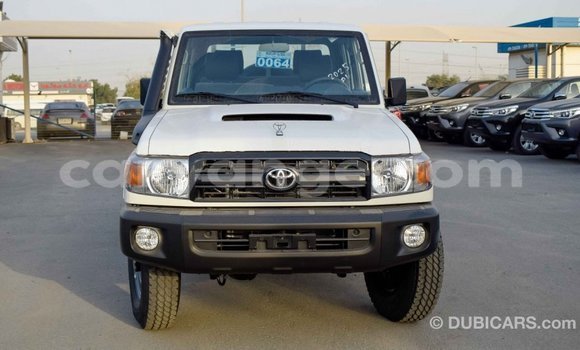 Acheter Import Voiture Toyota Land Cruiser Beige à Import - Dubai, Namibie Acheter Import Voiture Toyota Land Cruiser Beige à Import - Dubai, Namibie