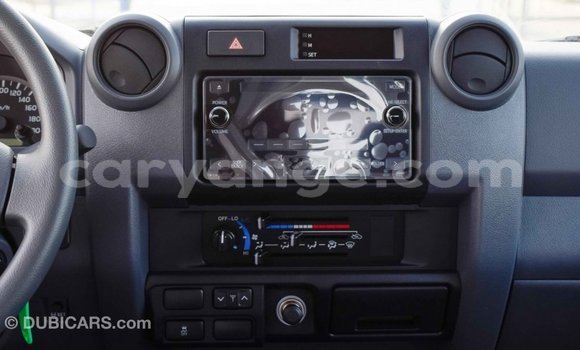 Acheter Import Voiture Toyota Land Cruiser Beige à Import - Dubai, Namibie Acheter Import Voiture Toyota Land Cruiser Beige à Import - Dubai, Namibie