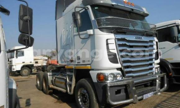 Buy Used Freightliner 90 Cum 500 White Truck in Henties Bay in Erongo Buy Used Freightliner 90 Cum 500 White Truck in Henties Bay in Erongo