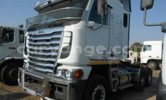 Buy Used Freightliner 90 Cum 500 White Truck in Henties Bay in Erongo Buy Used Freightliner 90 Cum 500 White Truck in Henties Bay in Erongo