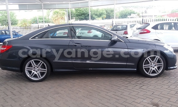 Acheter Occasion Voiture Mercedes-Benz E–Class Noir à Windhoek, Namibie Acheter Occasion Voiture Mercedes-Benz E–Class Noir à Windhoek, Namibie
