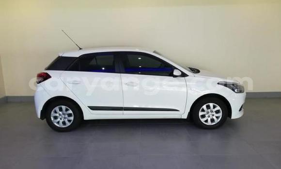 Acheter Occasion Voiture Hyundai I20 Blanc à Rundu, Namibie Acheter Occasion Voiture Hyundai I20 Blanc à Rundu, Namibie