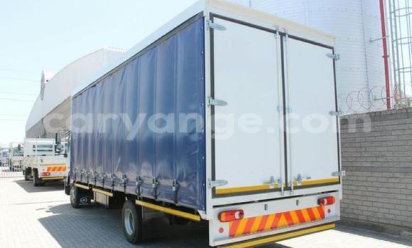 Acheter Occasion Utilitaire Nissan UD Blanc à Henties Bay, Erongo Acheter Occasion Utilitaire Nissan UD Blanc à Henties Bay, Erongo