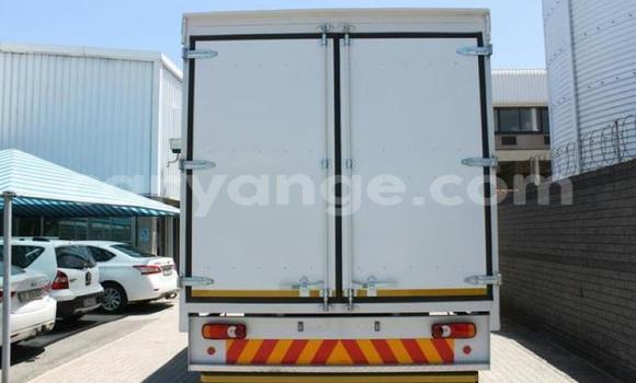 Acheter Occasion Utilitaire Nissan UD Blanc à Henties Bay, Erongo Acheter Occasion Utilitaire Nissan UD Blanc à Henties Bay, Erongo