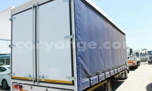 Acheter Occasion Utilitaire Nissan UD Blanc à Henties Bay, Erongo Acheter Occasion Utilitaire Nissan UD Blanc à Henties Bay, Erongo