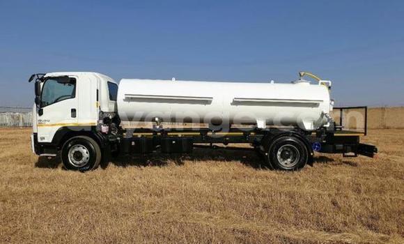 Buy Used Isuzu FTR 850 White Truck in Henties Bay in Erongo