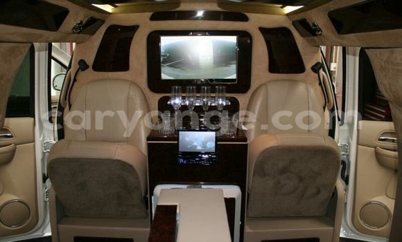 Buy Used Cadillac Escalade White Car in Ondangwa in Oshikoto Buy Used Cadillac Escalade White Car in Ondangwa in Oshikoto