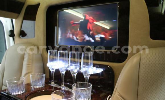 Buy Used Cadillac Escalade White Car in Ondangwa in Oshikoto Buy Used Cadillac Escalade White Car in Ondangwa in Oshikoto