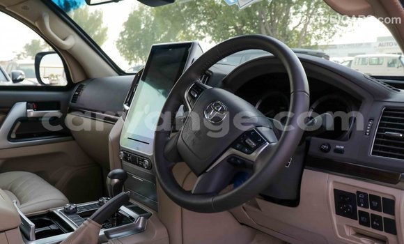 Acheter Import Voiture Toyota Land Cruiser Blanc à Import - Dubai, Namibie Acheter Import Voiture Toyota Land Cruiser Blanc à Import - Dubai, Namibie