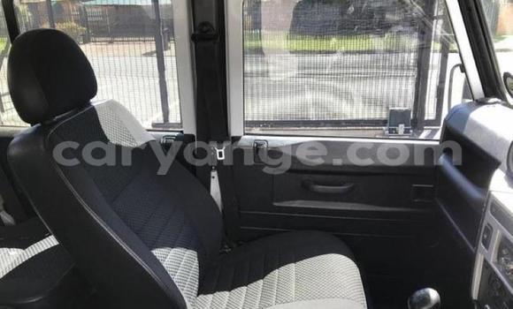 Acheter Occasion Voiture Land Rover Defender Blanc à Windhoek, Namibie Acheter Occasion Voiture Land Rover Defender Blanc à Windhoek, Namibie