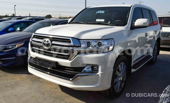 Acheter Import Voiture Toyota Land Cruiser Blanc à Import - Dubai, Namibie Acheter Import Voiture Toyota Land Cruiser Blanc à Import - Dubai, Namibie