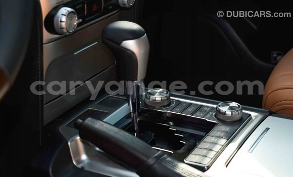 Acheter Import Voiture Toyota Land Cruiser Blanc à Import - Dubai, Namibie Acheter Import Voiture Toyota Land Cruiser Blanc à Import - Dubai, Namibie