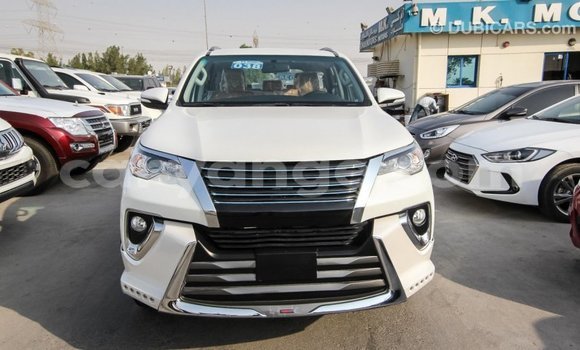 Acheter Import Voiture Toyota Fortuner Blanc à Import - Dubai, Namibie Acheter Import Voiture Toyota Fortuner Blanc à Import - Dubai, Namibie