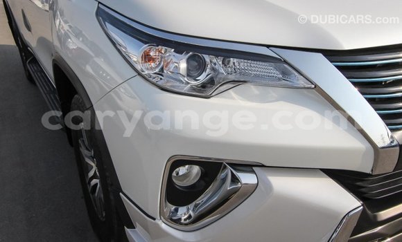 Acheter Import Voiture Toyota Fortuner Blanc à Import - Dubai, Namibie Acheter Import Voiture Toyota Fortuner Blanc à Import - Dubai, Namibie