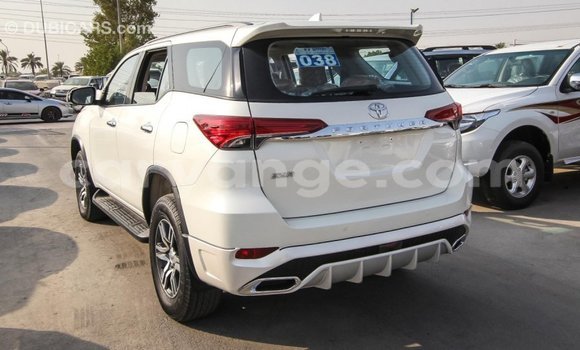 Acheter Import Voiture Toyota Fortuner Blanc à Import - Dubai, Namibie Acheter Import Voiture Toyota Fortuner Blanc à Import - Dubai, Namibie